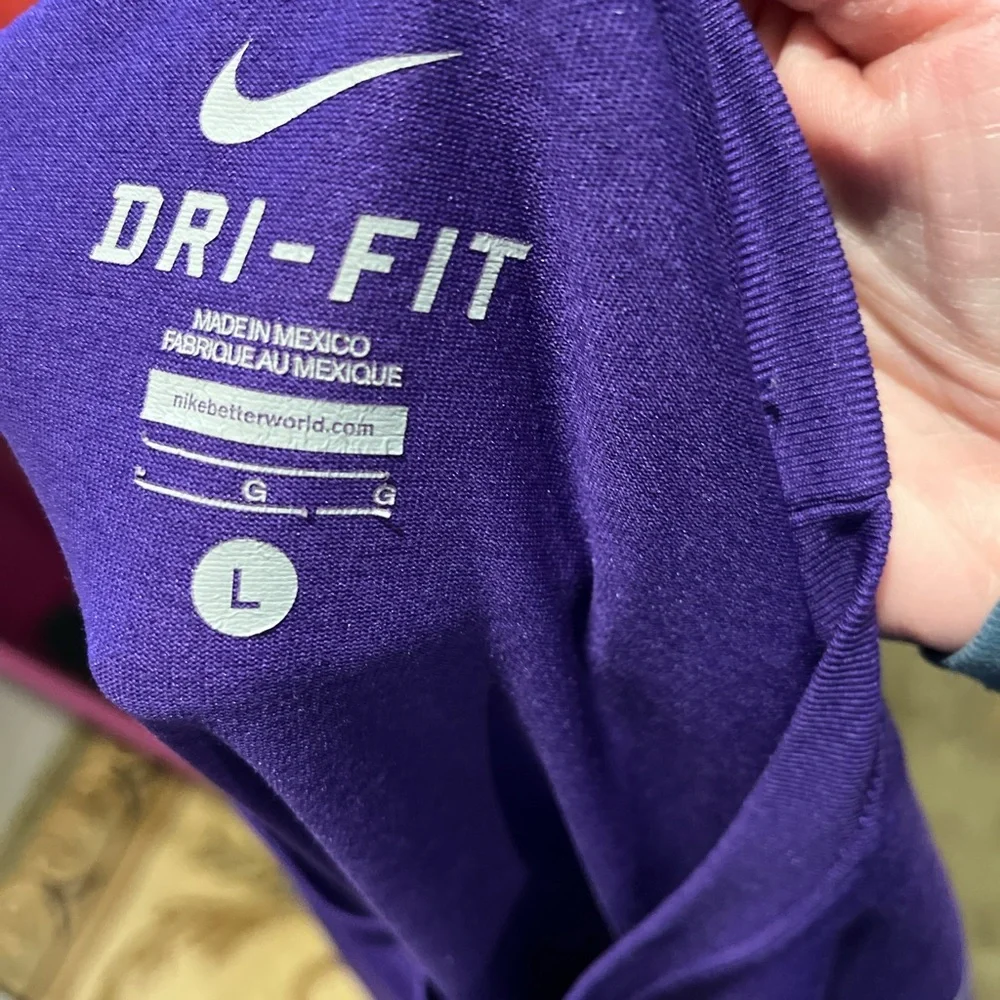Nike Men's Purple T-Shirt - Picture 5 of 5